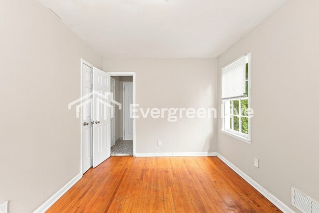 Building Photo - 1021 Hagwood Rd