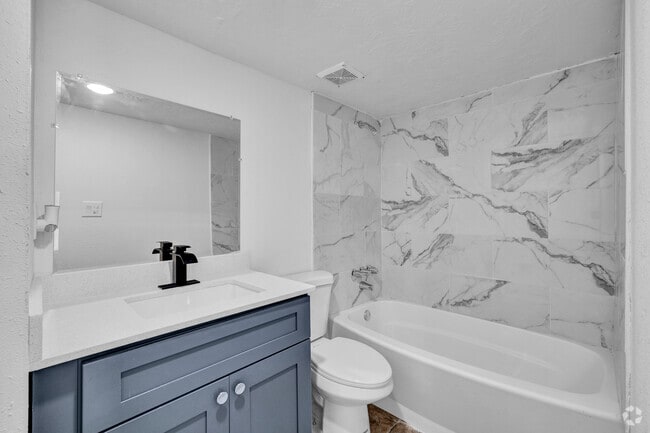 2BR, 1BA - 864SF - Bathroom - Sharon Park
