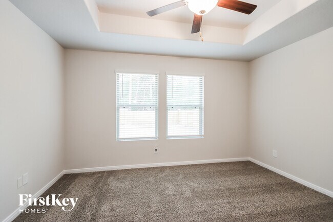 Building Photo - 25597 Roy Rogers Rd