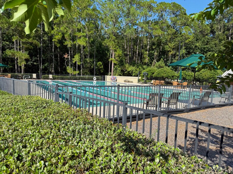 Building Photo - 531 Hedgewood Dr