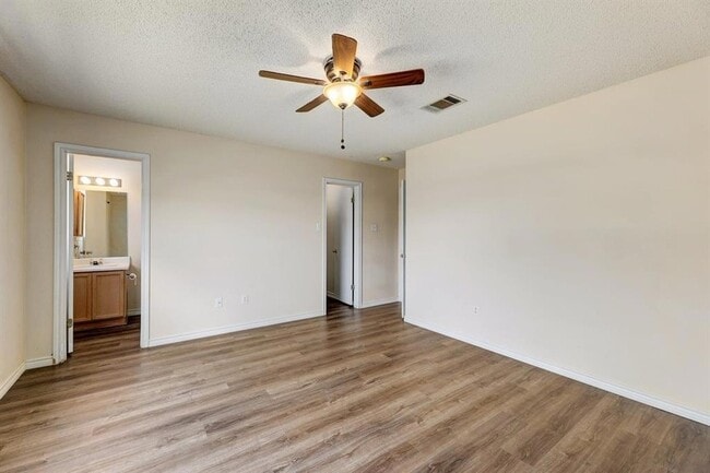 Building Photo - 2101 Parksville Way