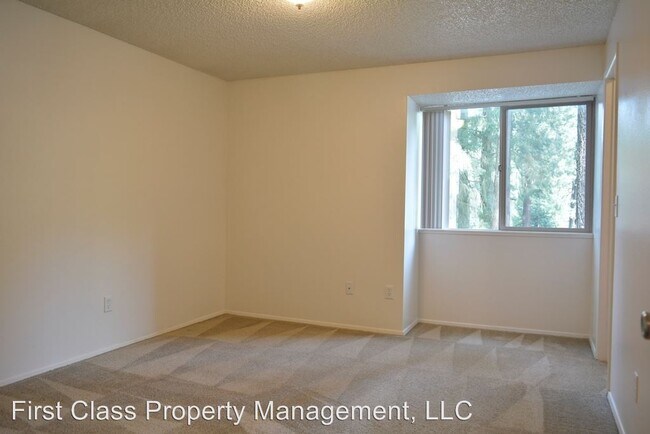 Building Photo - 4628 Oakridge Rd