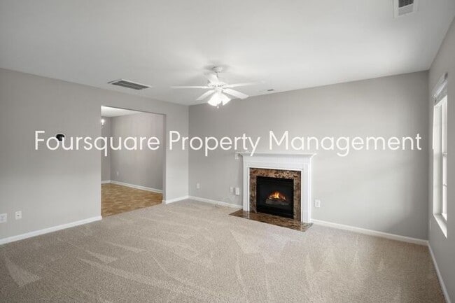 Building Photo - 4-Bed Single Family Home with Open Layout,...