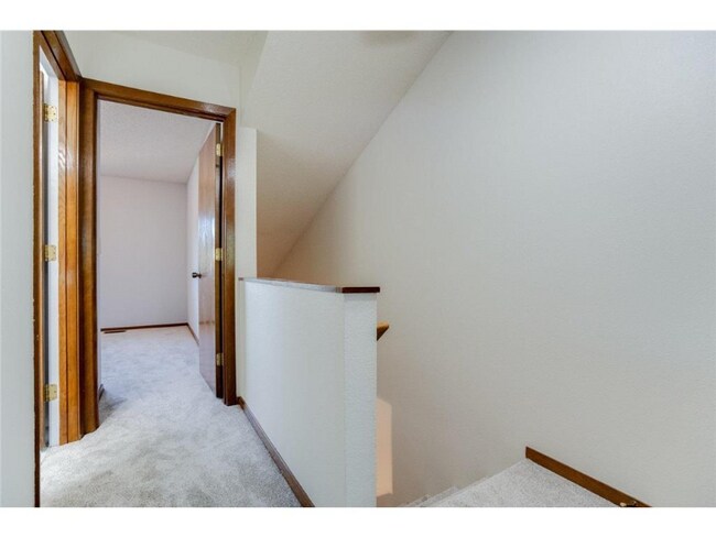 Building Photo - 2458 Crestwood Dr