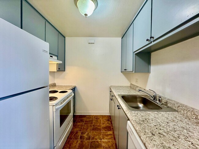 Building Photo - Move-In Special! Rent Ready 2-Bedroom 1 Ba...