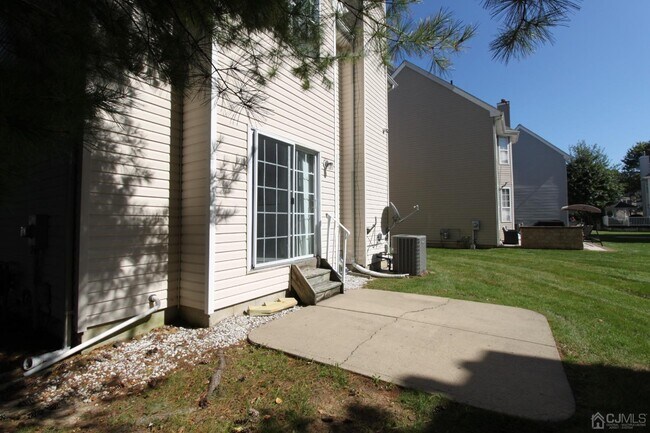 Building Photo - 27 Pin Oak Dr