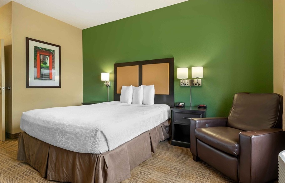 Building Photo - Furnished Studio-Chicago - O'Hare - North
