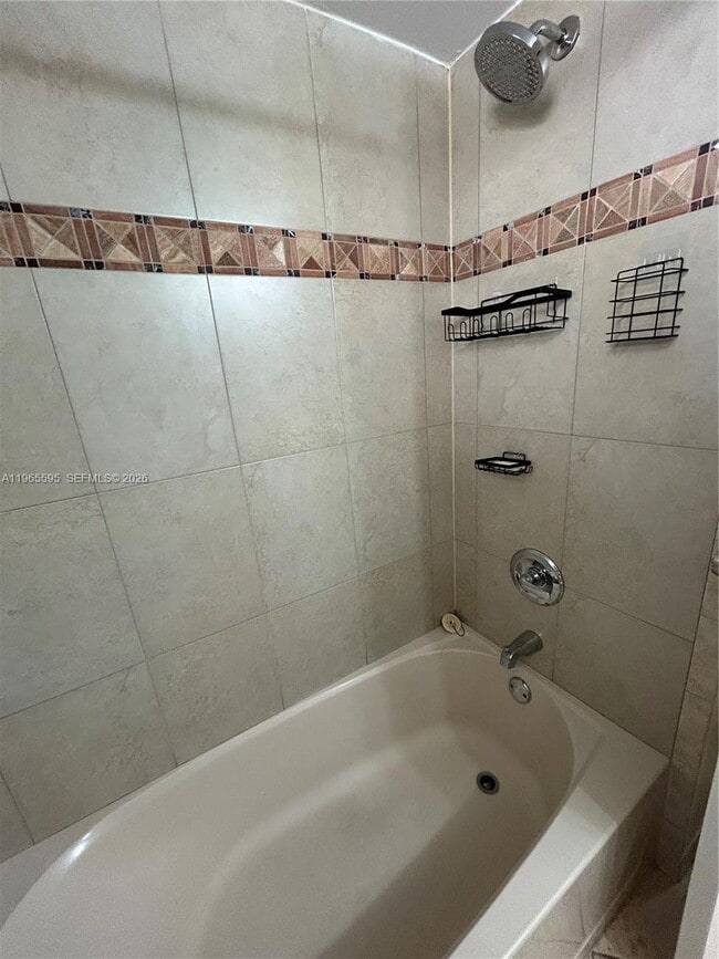 Building Photo - 410 SE 2nd St