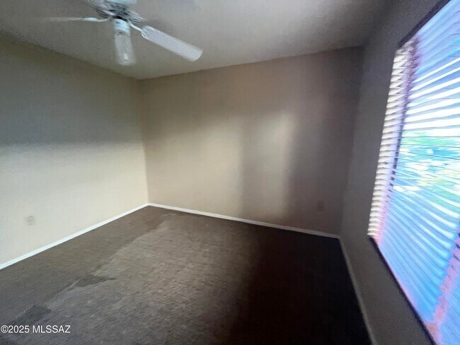 Building Photo - 5751 N Kolb Rd
