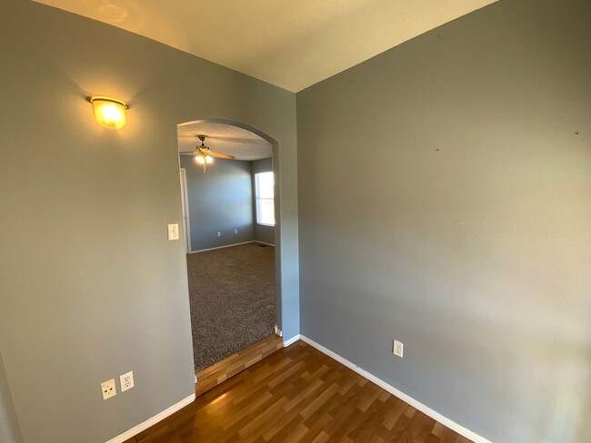 Building Photo - 3 Bedroom + Loft & Bonus Room Available Ne...