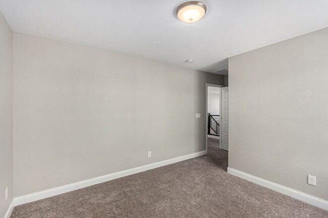 Building Photo - Southern Highlands Home with Loft & Patio!
