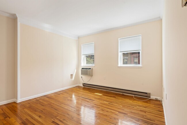 Building Photo - 1016 Willow Ave