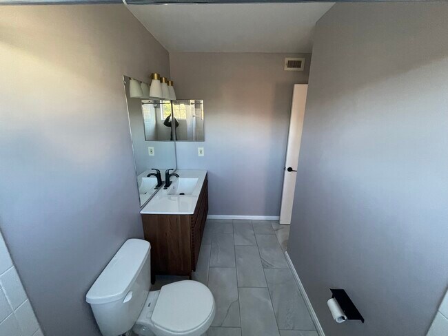 Building Photo - 10421 Beacon Ridge Dr