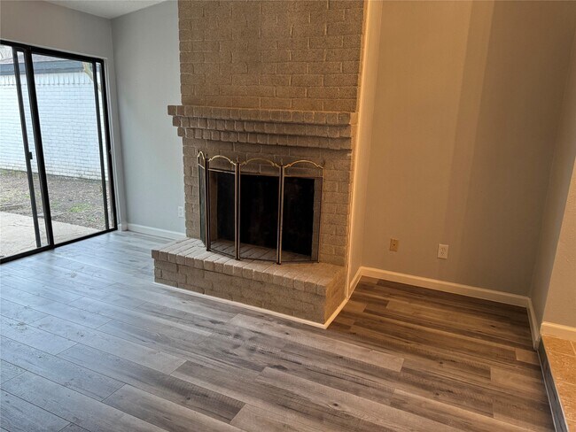 Building Photo - 6311 Dawnridge Dr