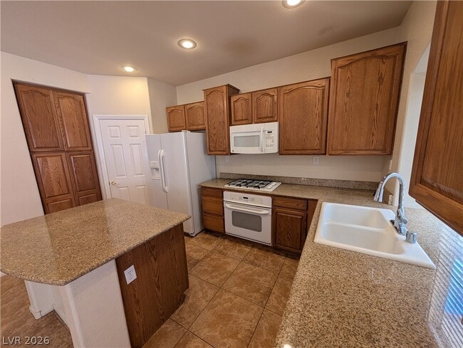 Building Photo - 2307 Summer Home St