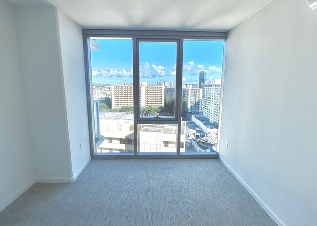 Building Photo - RARELY AVAIL 1 BED/1 BATH/1 PRKG OCEAN VIE...
