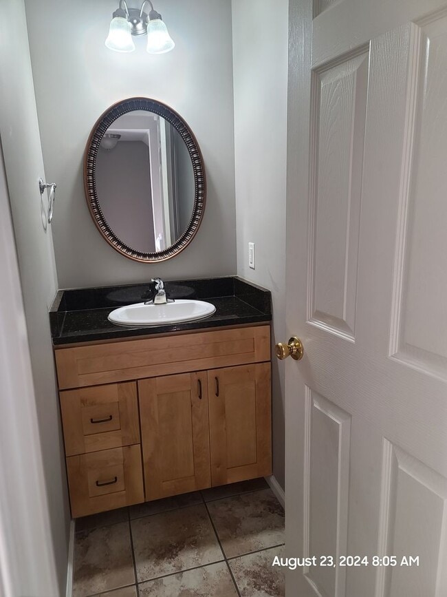 Building Photo - 3 Bedroom Townhouse For Rent in Waynesboro