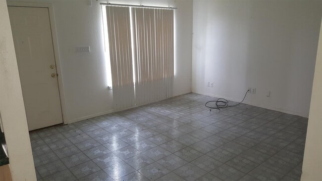 Building Photo - 3223 Reforma Dr