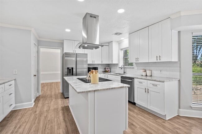 Building Photo - 911 Montview Dr