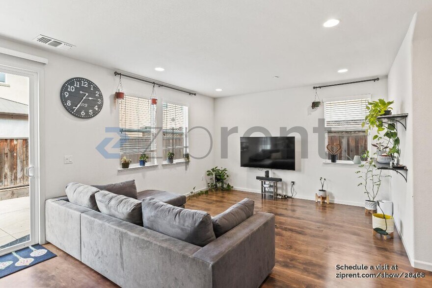 Building Photo - 117 Caspian Way
