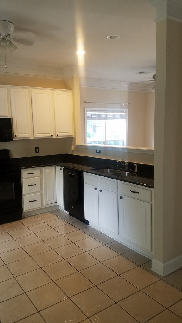 Building Photo - Lovely Townhome in Southeast Columbia