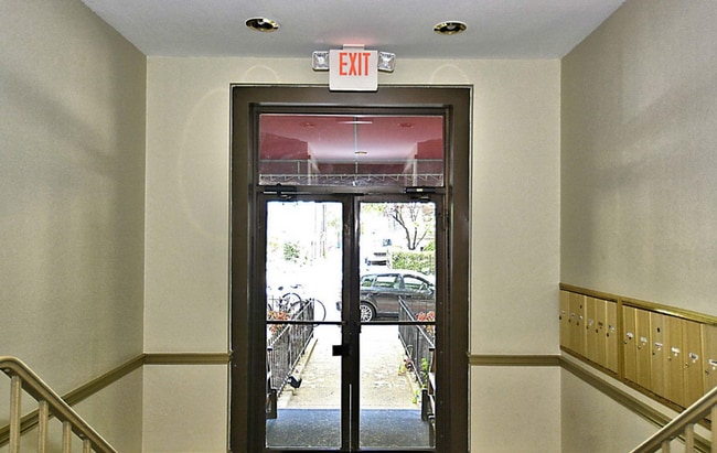 Building Photo - Dashing Dupont Circle 1 Bedroom Apt with skylights and building roof deck.