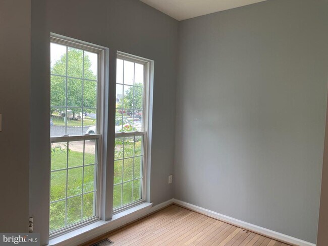 Building Photo - 30 Bridle Ct