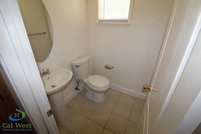 Building Photo - 390 Oleander Dr