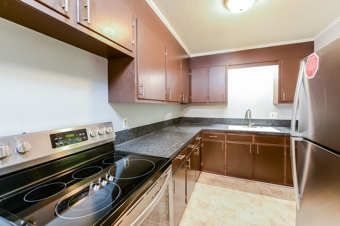 Building Photo - 10 Dearr Dr