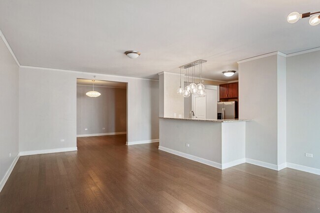 Building Photo - 450 E Waterside Dr
