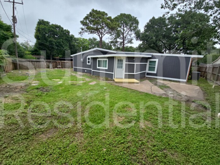 Building Photo - 6813 Hazen St