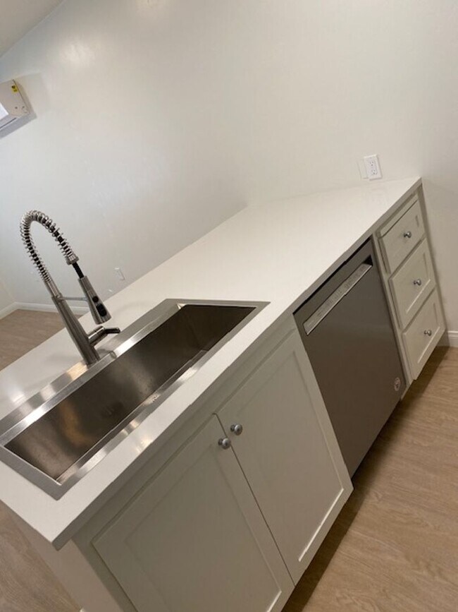 Building Photo - 611 Ann Arbor Dr