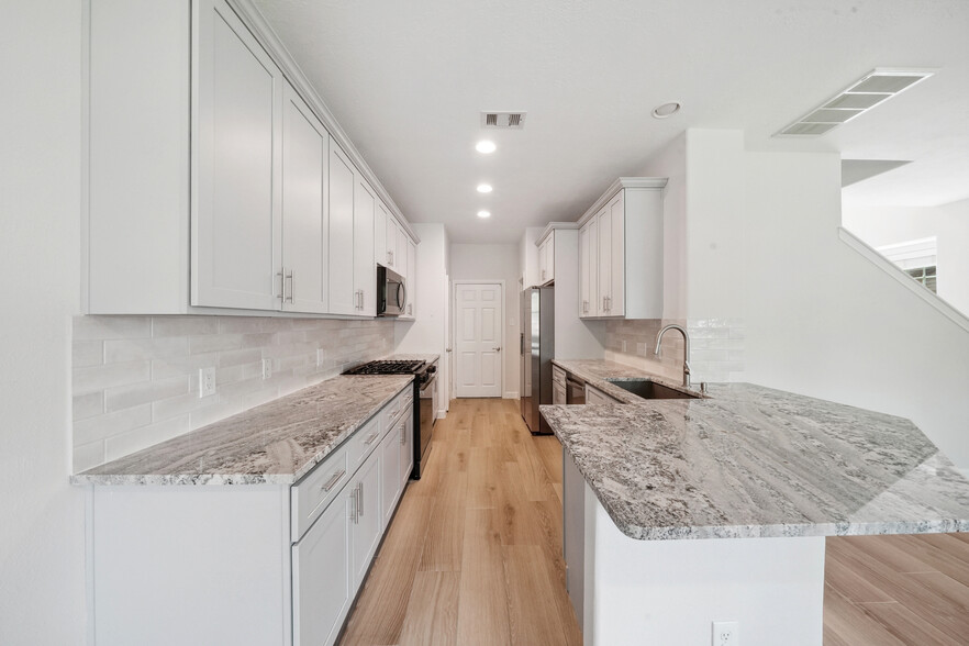 Building Photo - 10 Fairlee Ct