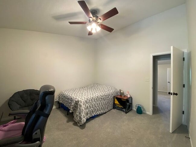Building Photo - $1,975 | 3 Bedroom, 2.5 Bathroom Home | Ca...