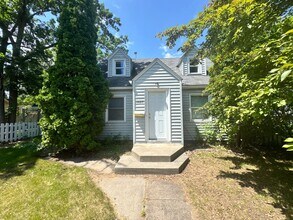 Building Photo - 4 Bedroom- Walking distance to BSU