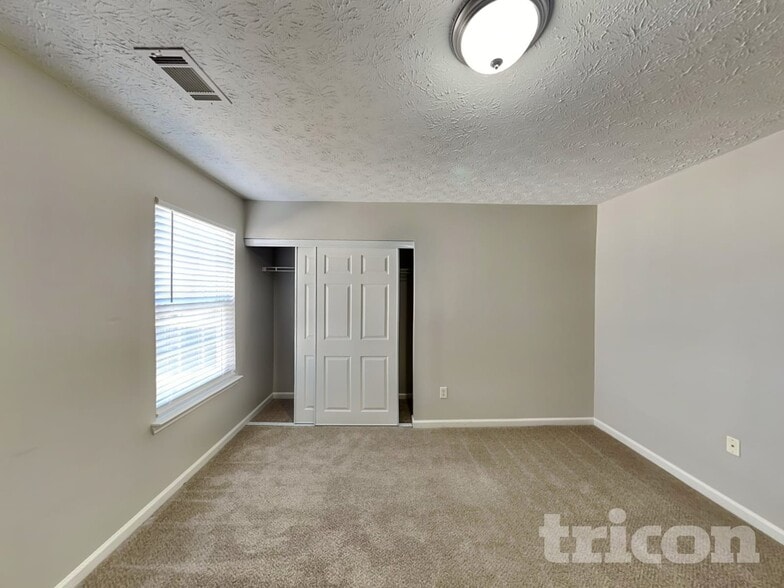 Building Photo - 988 Winding Down Way