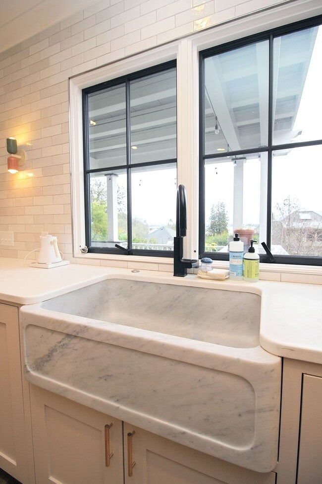 Building Photo - 3309 NW Thurman St