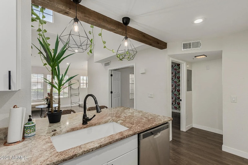 Building Photo - 8625 E Belleview Pl