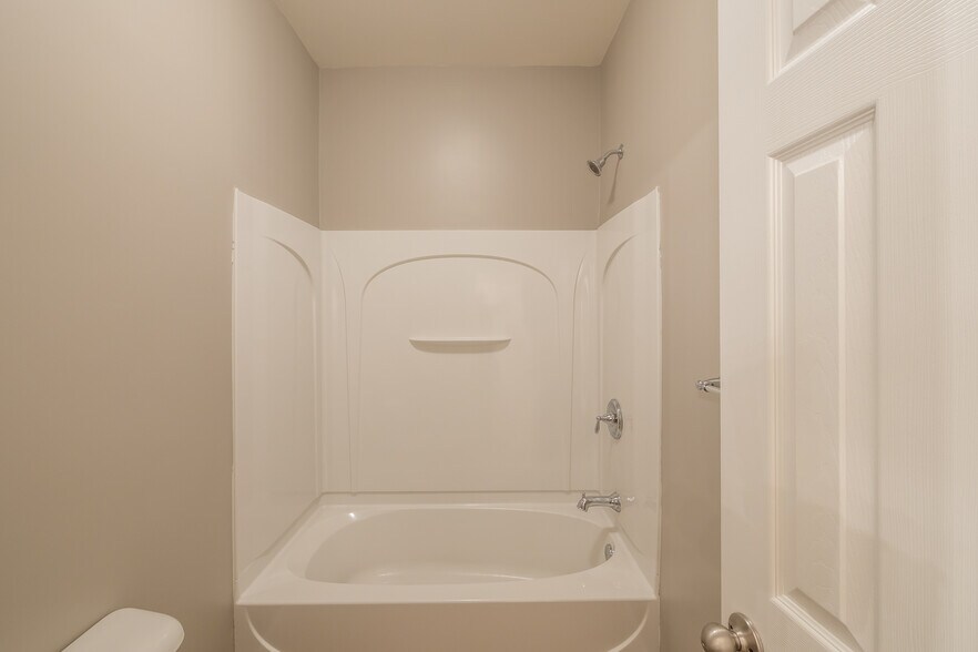 Guest Bath - 3633 Ashcroft Bend