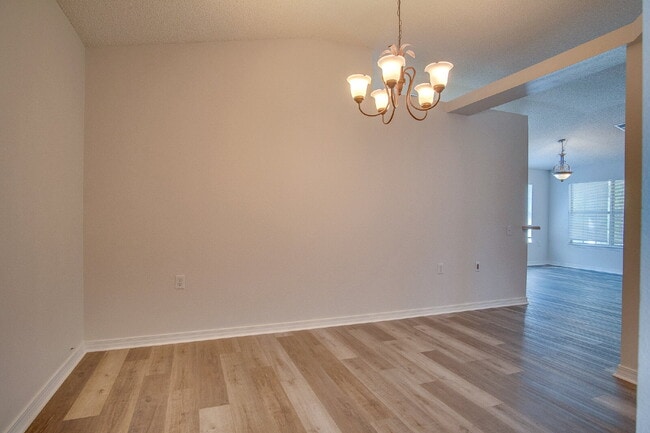 Building Photo - Move In for the Holidays! Lakefront Shadow...