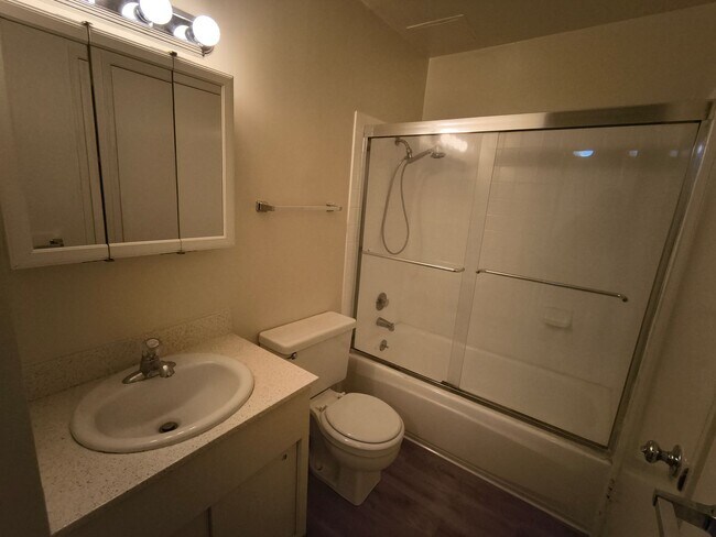 Building Photo - $500 MOVE IN SPECIAL!!! BEAUTIFUL STUDIO AVAILABLE AT WATERGATE COMMUNITY IN EMERYVILLE!!!