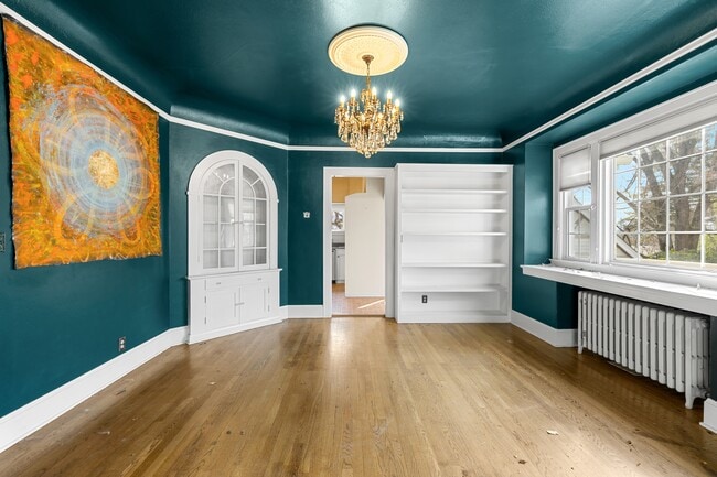 Building Photo - 2004 Hillcrest Rd