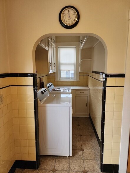 Building Photo - 34 Averton St