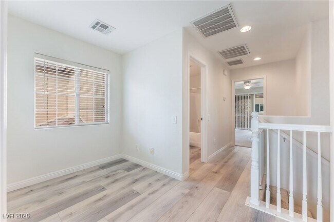 Building Photo - 10822 La Florentina Ave