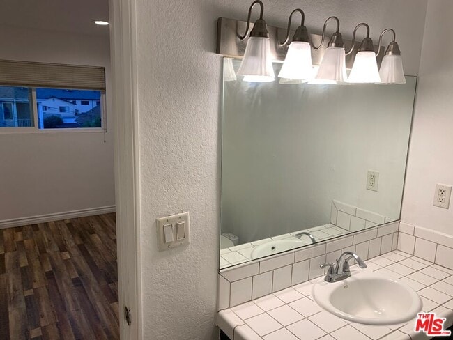 Building Photo - 542 N Shelton St