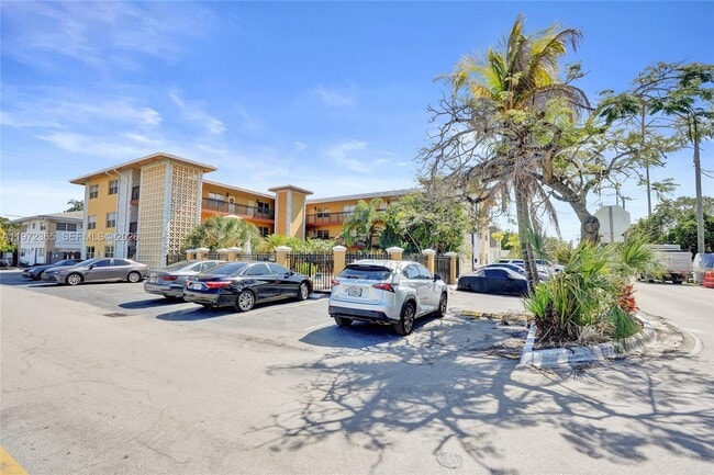 Building Photo - 744 NE 14th Ave