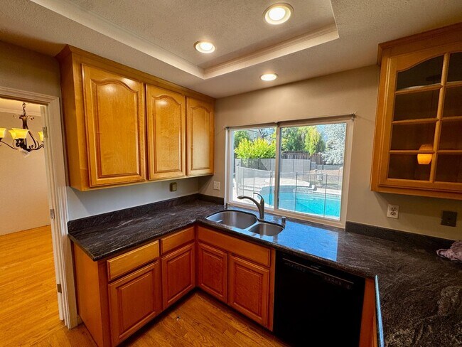 Building Photo - 1318 Deb Ct