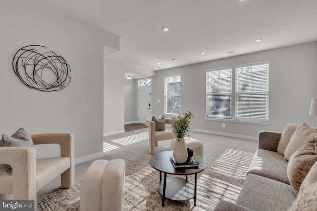 Building Photo - 14910 Townshend Ter Ave