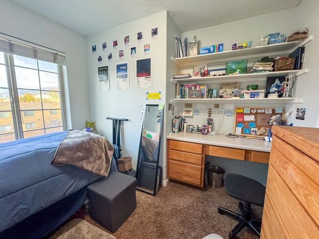 Building Photo - 1080 E 450 N