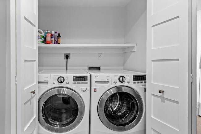 Building Photo - 333 Las Olas Way